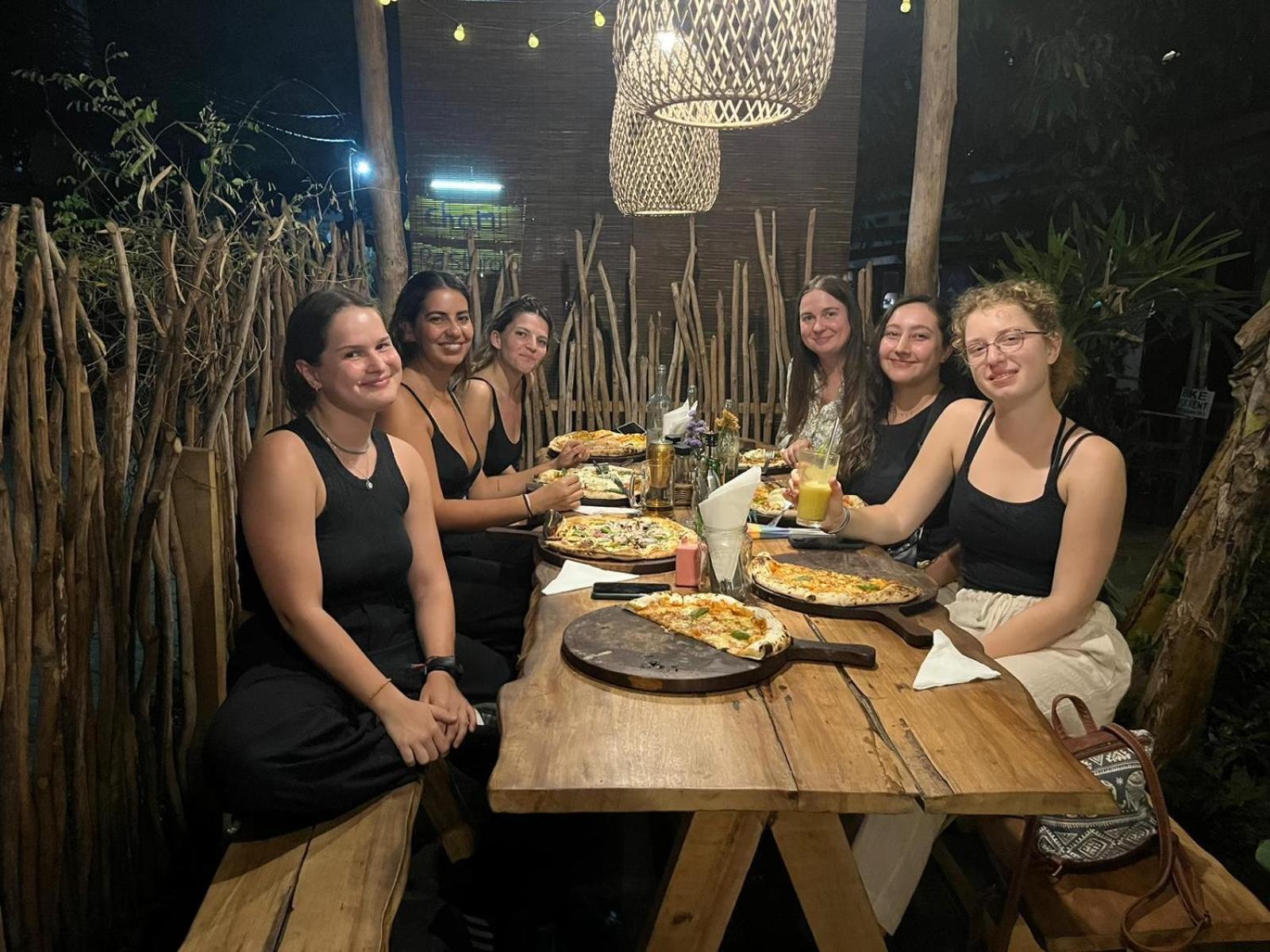 Cycling Backpacker Hostel & Cafe Унаватуна Екстериор снимка