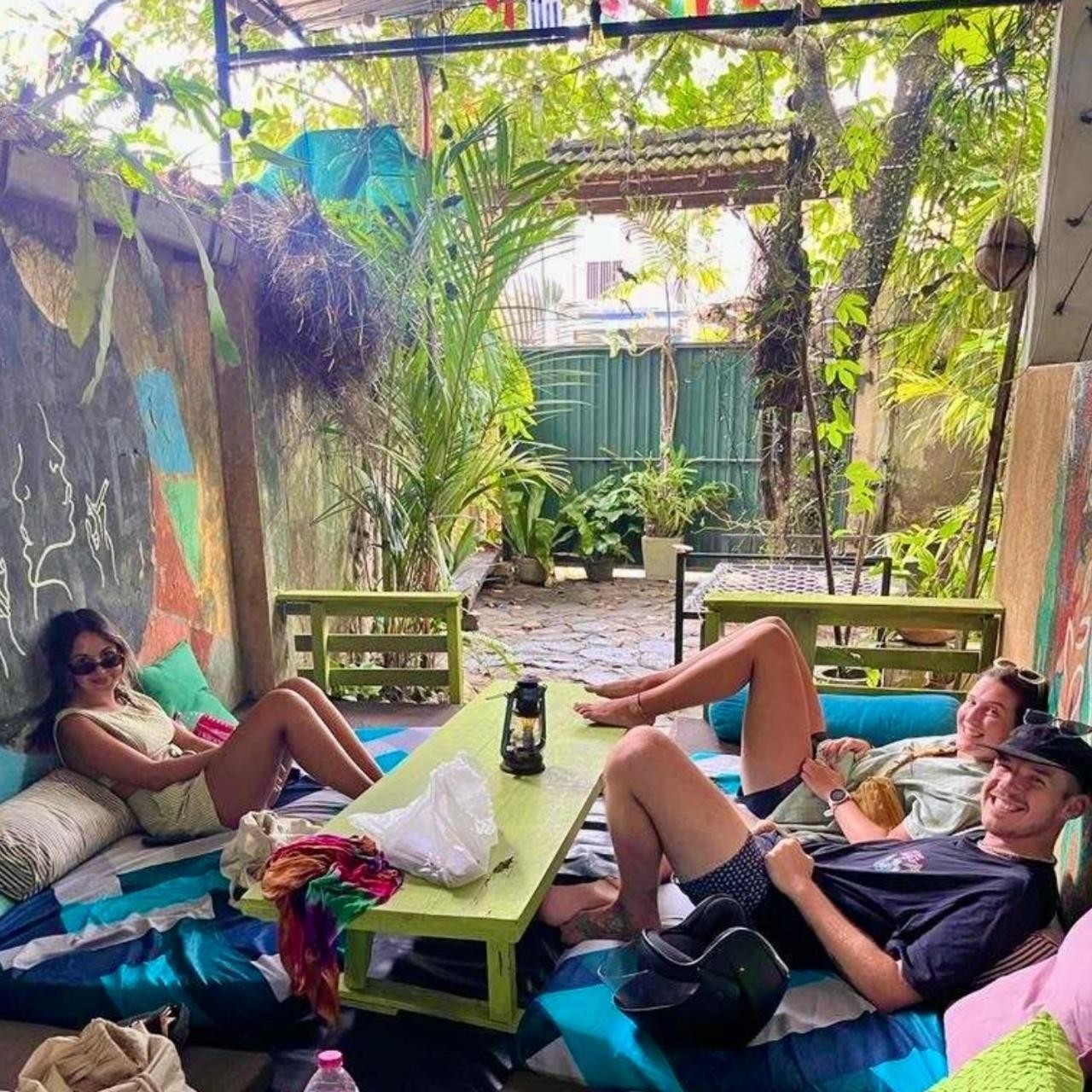 Cycling Backpacker Hostel & Cafe Унаватуна Екстериор снимка